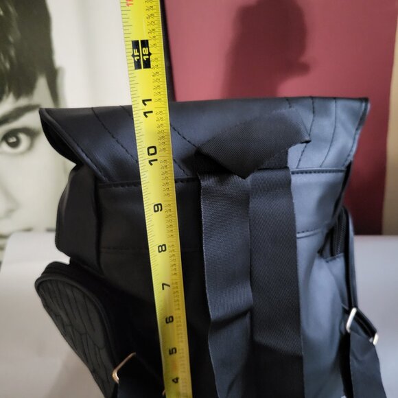 NWT SMALL VEGAN LEATHER OWL SLING BACKPACK - Picture 7 of 9